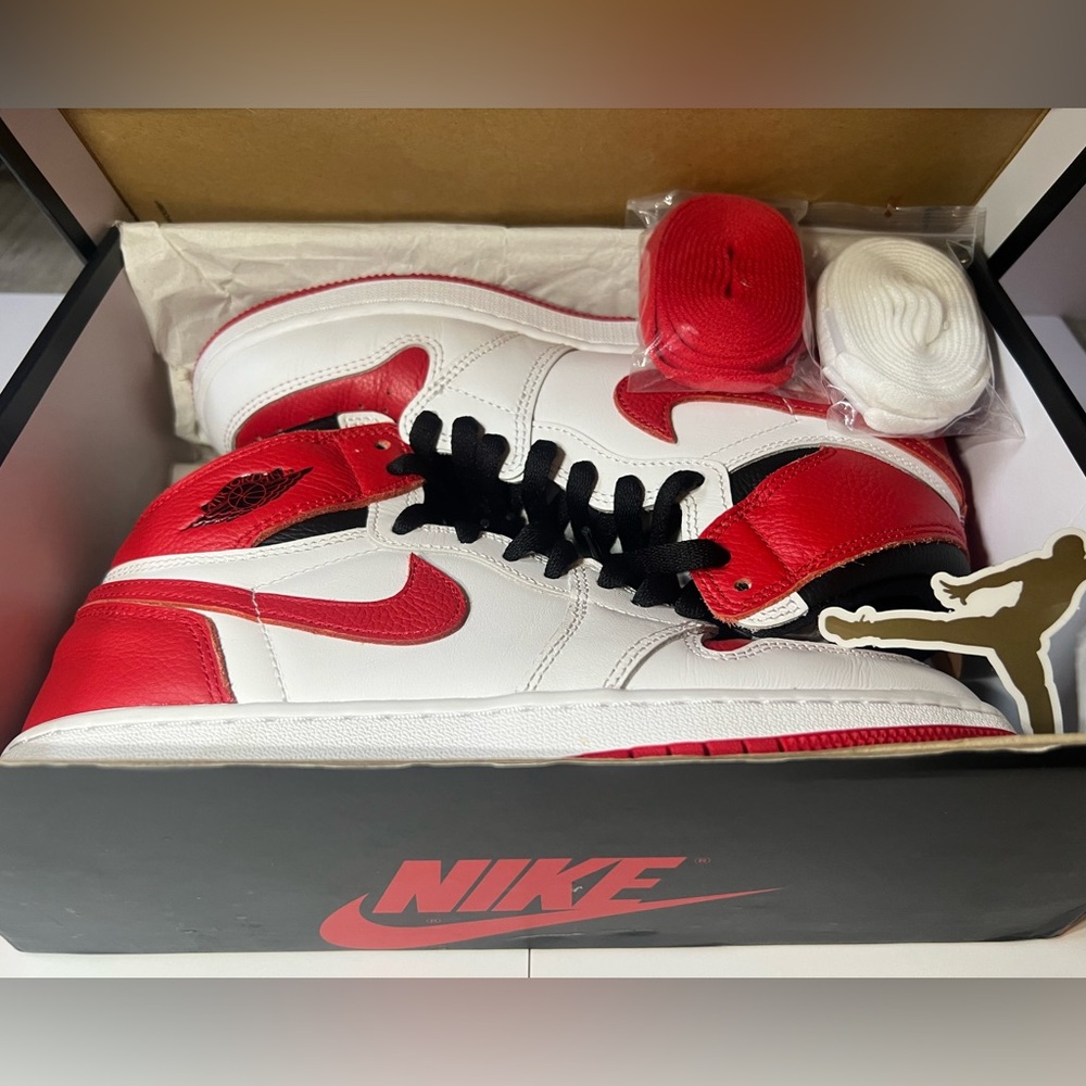 Nike Air Jordan 1 Retro High OG Heritage